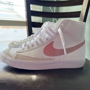 Nike Shoes - Uni-Brand New Never Worn